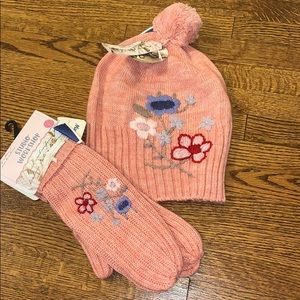 Matching hat a gloves set